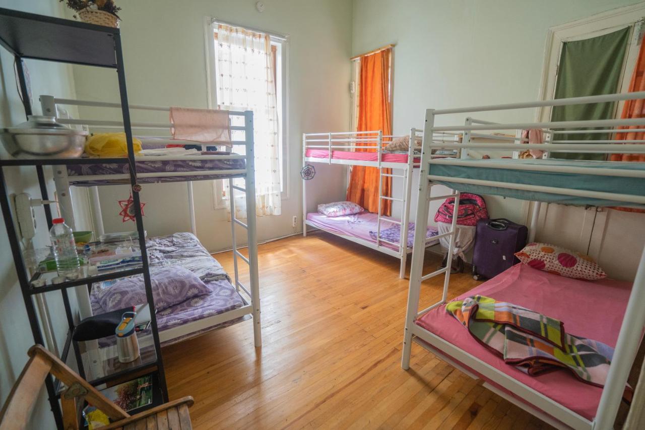 Lotus Garden Hostel Izmir Bagian luar foto