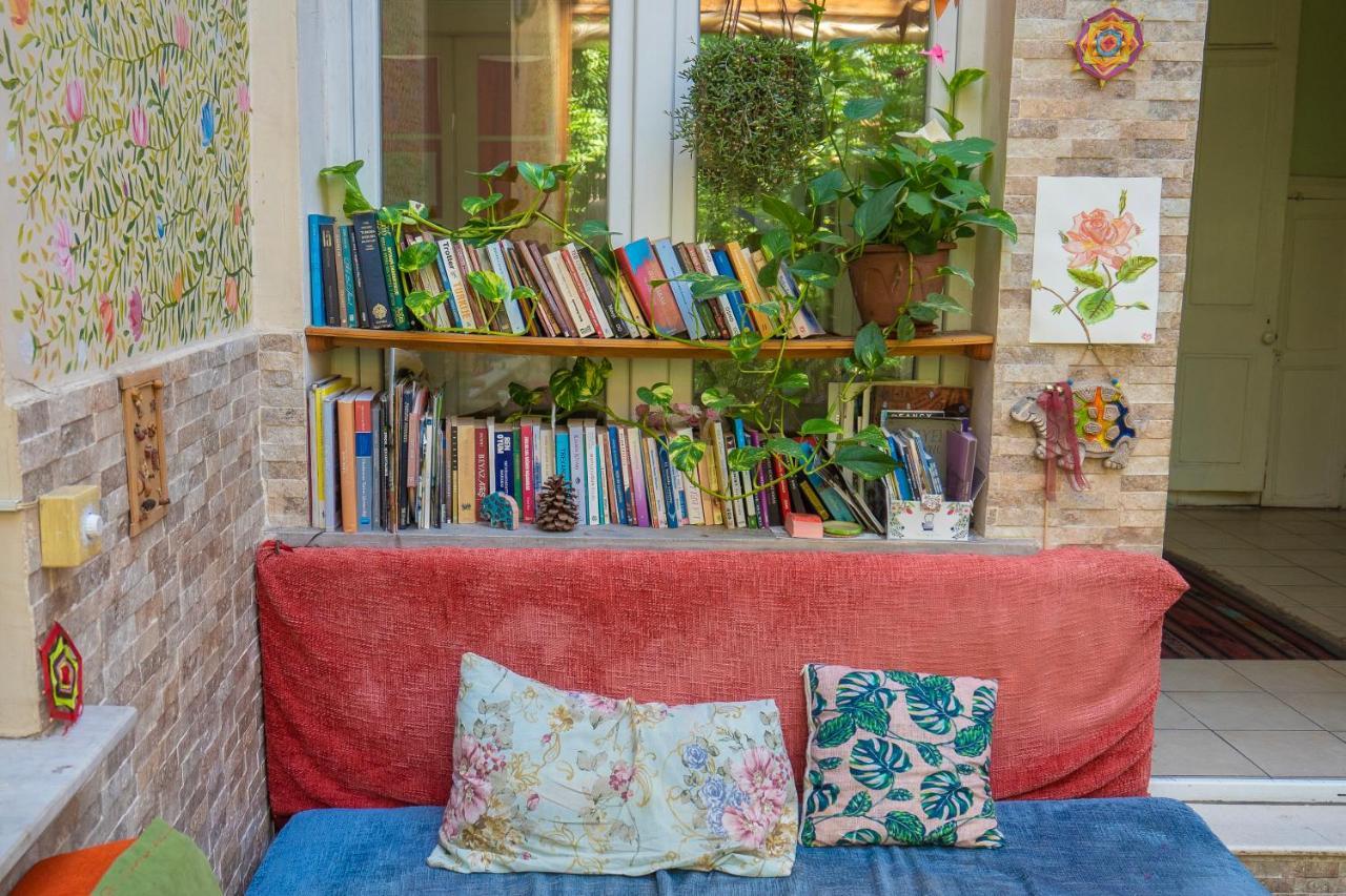 Lotus Garden Hostel Izmir Bagian luar foto