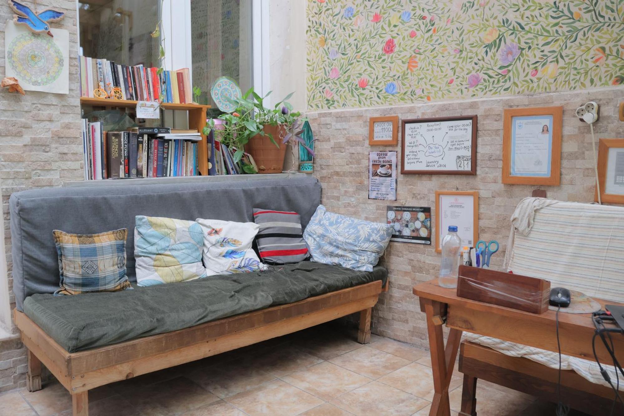 Lotus Garden Hostel Izmir Bagian luar foto