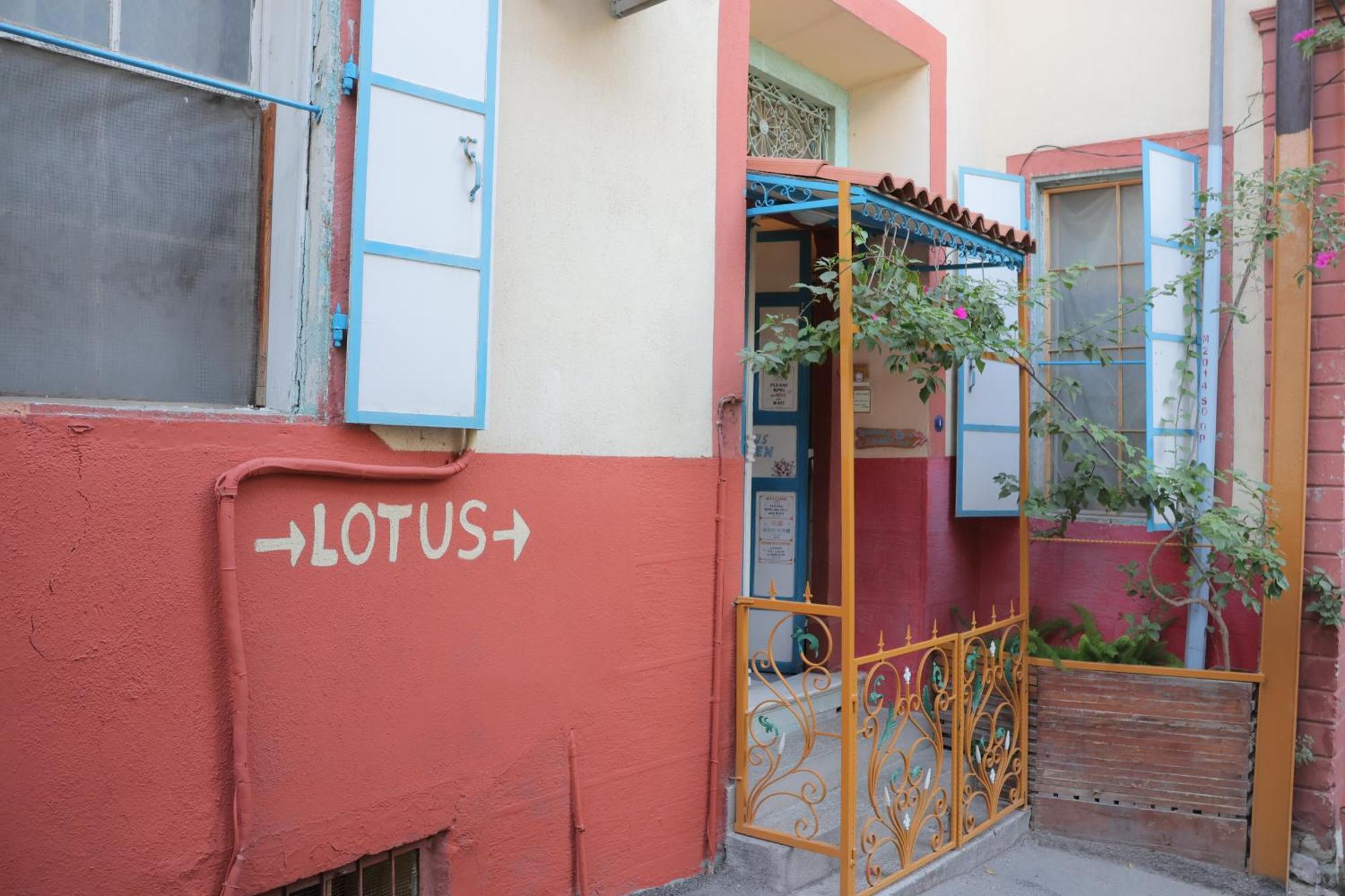 Lotus Garden Hostel Izmir Bagian luar foto