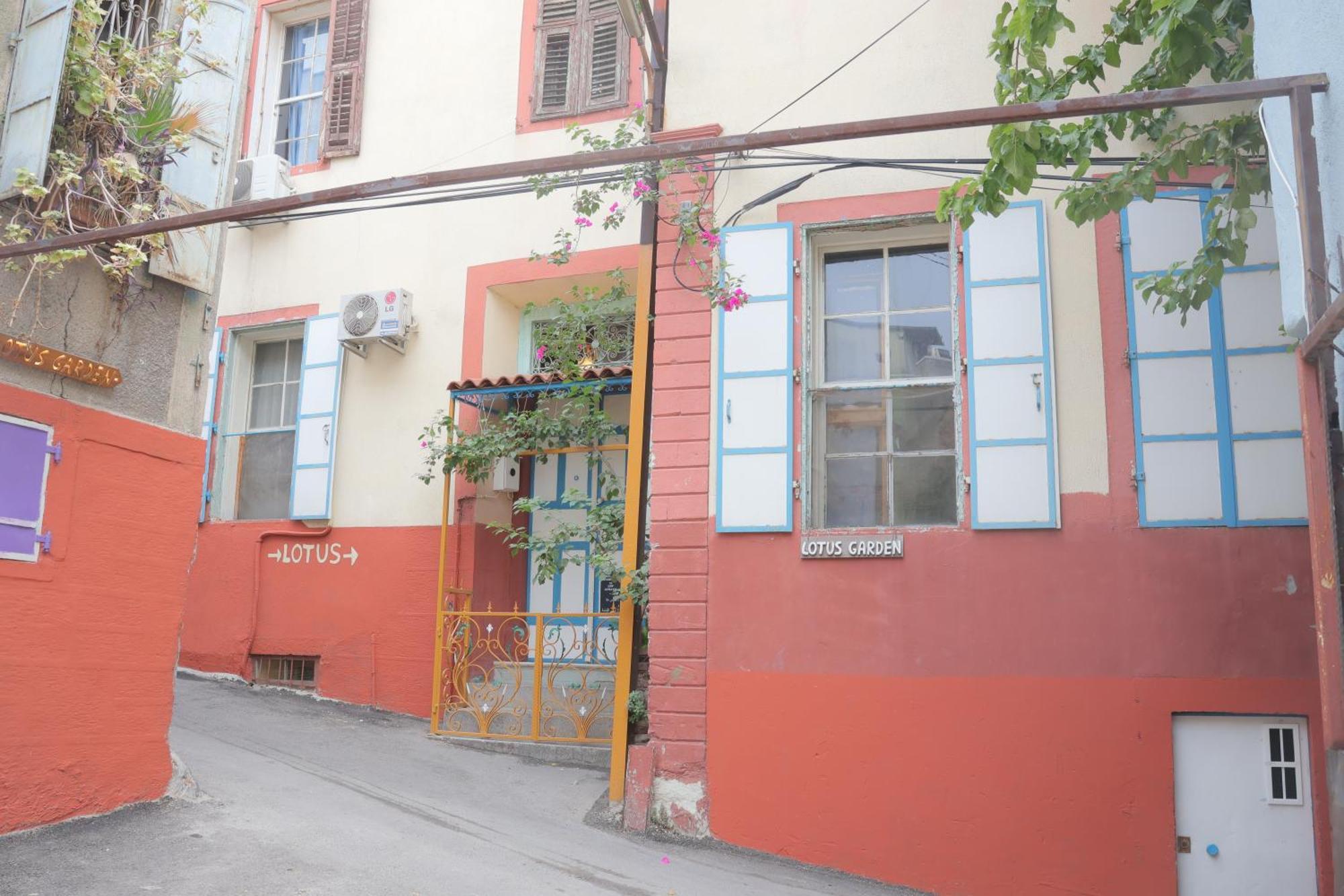 Lotus Garden Hostel Izmir Bagian luar foto