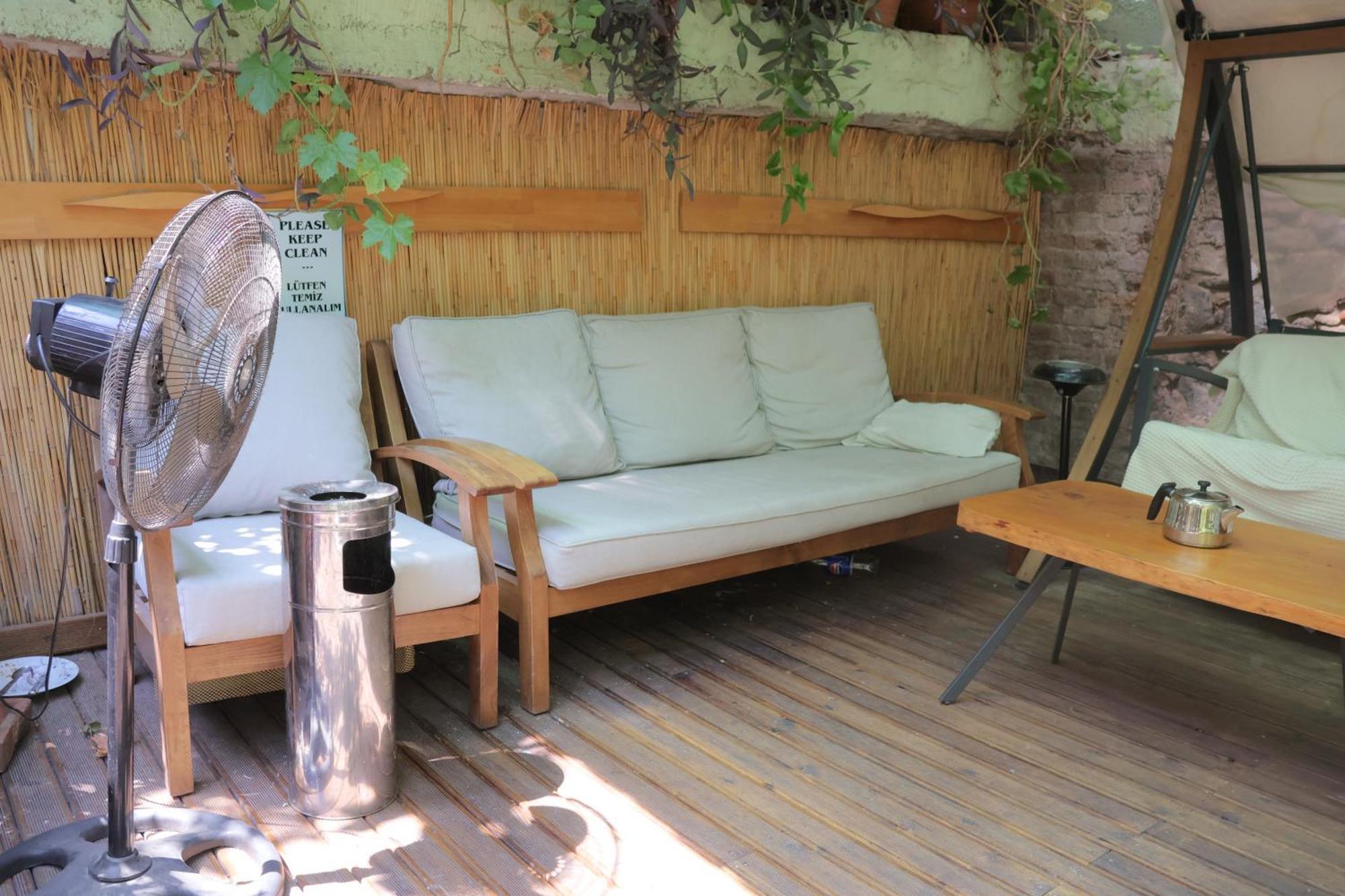 Lotus Garden Hostel Izmir Bagian luar foto