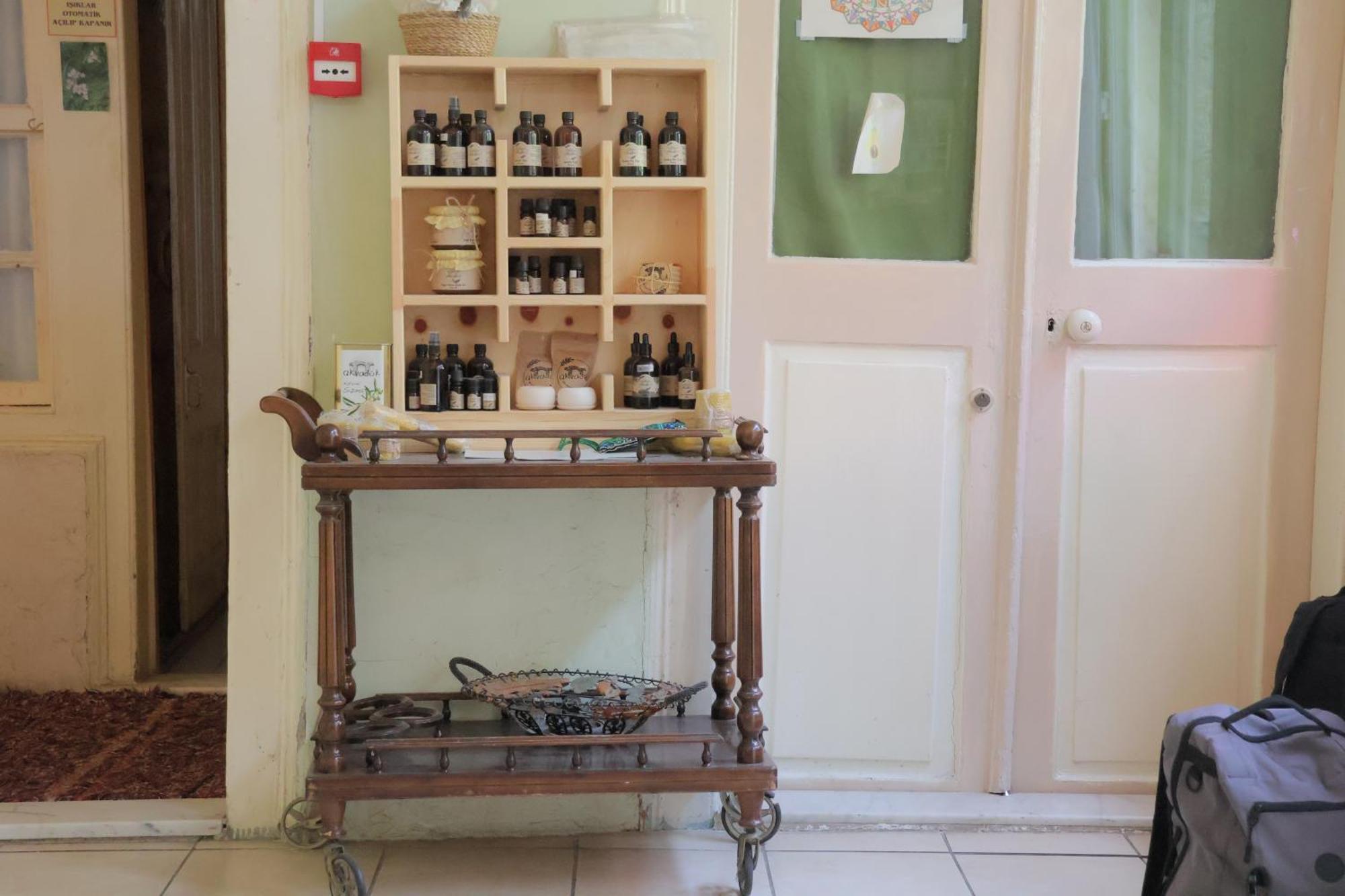 Lotus Garden Hostel Izmir Bagian luar foto