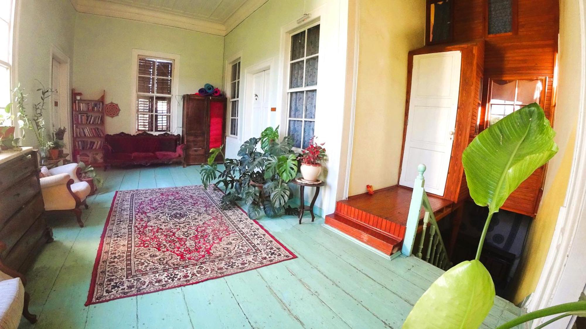 Lotus Garden Hostel Izmir Bagian luar foto