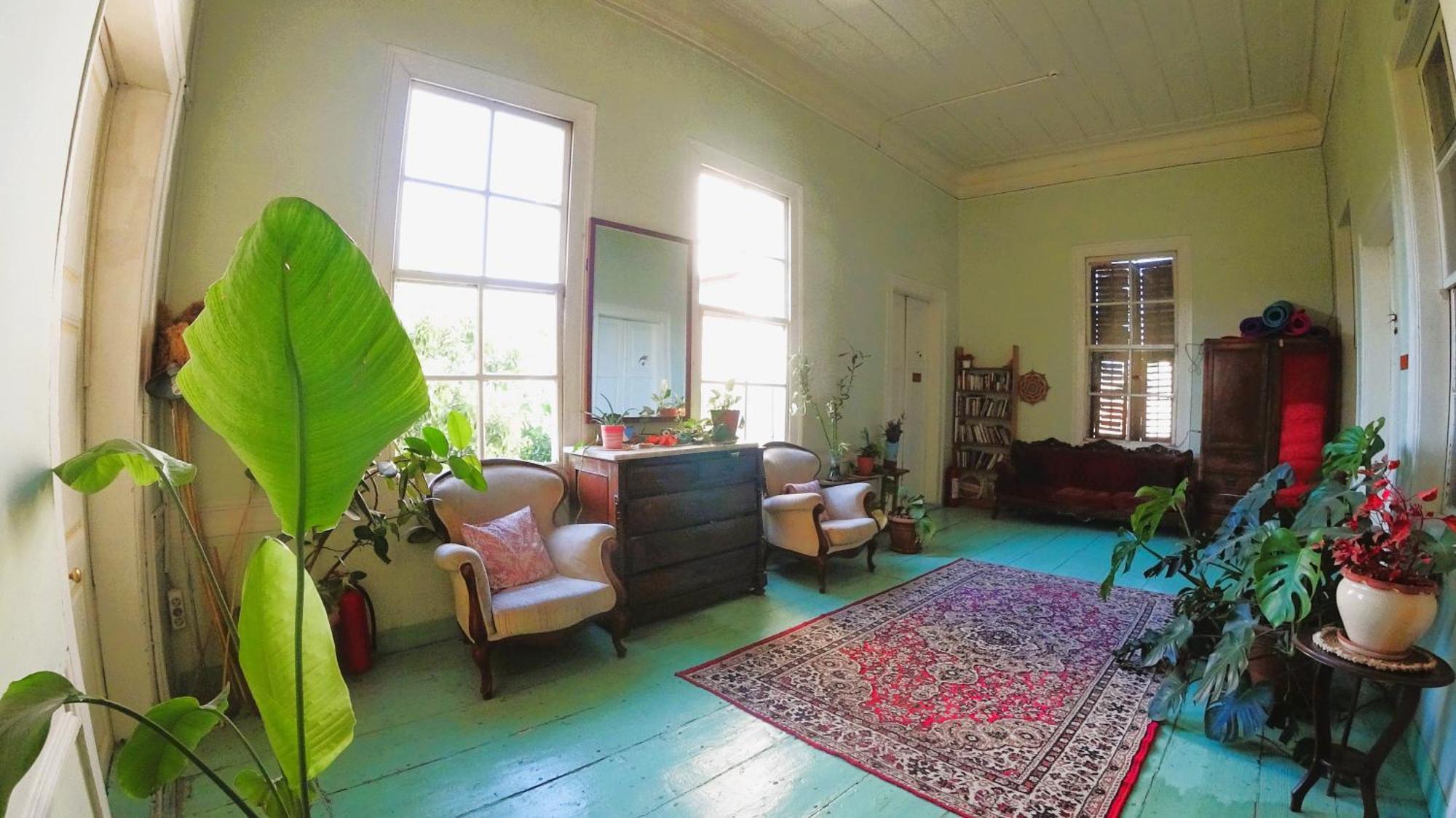 Lotus Garden Hostel Izmir Bagian luar foto
