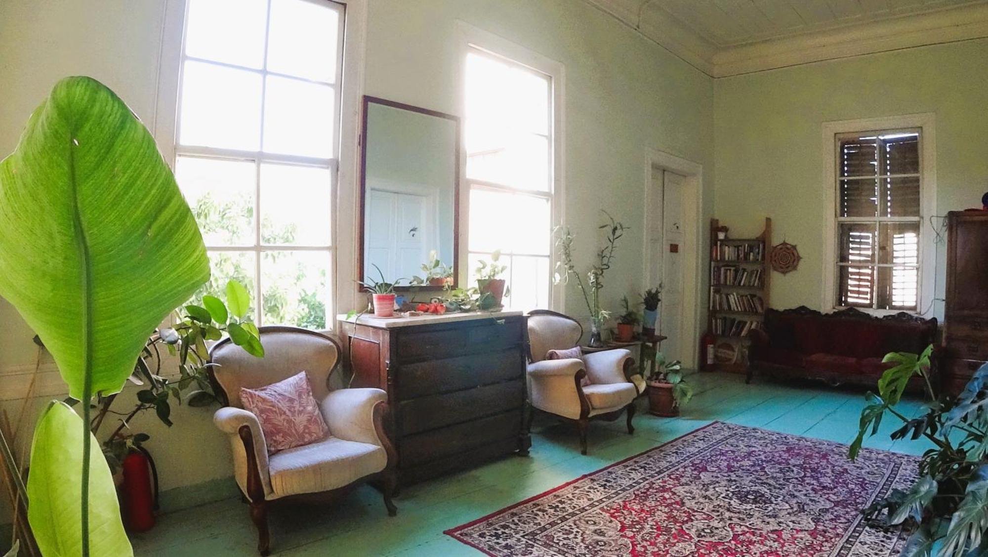 Lotus Garden Hostel Izmir Bagian luar foto