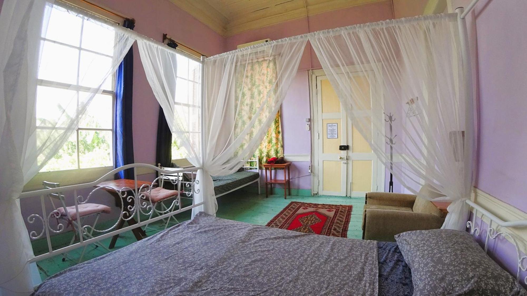 Lotus Garden Hostel Izmir Bagian luar foto