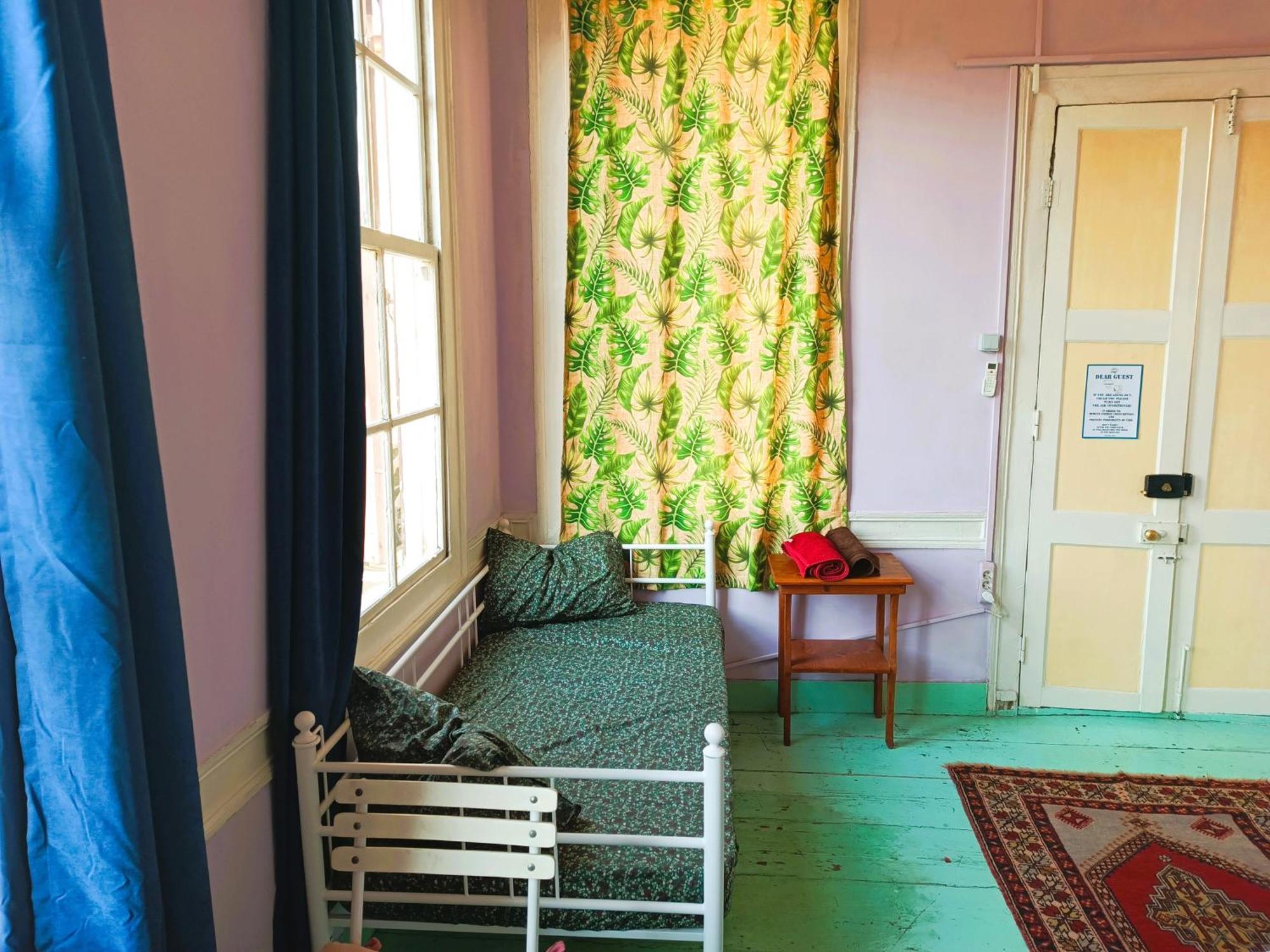 Lotus Garden Hostel Izmir Bagian luar foto