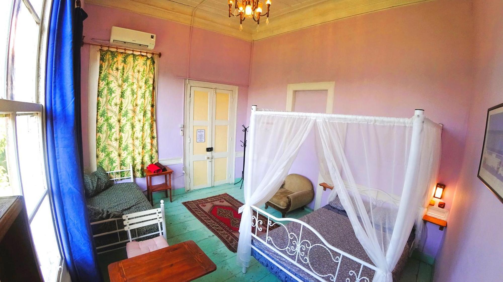 Lotus Garden Hostel Izmir Bagian luar foto