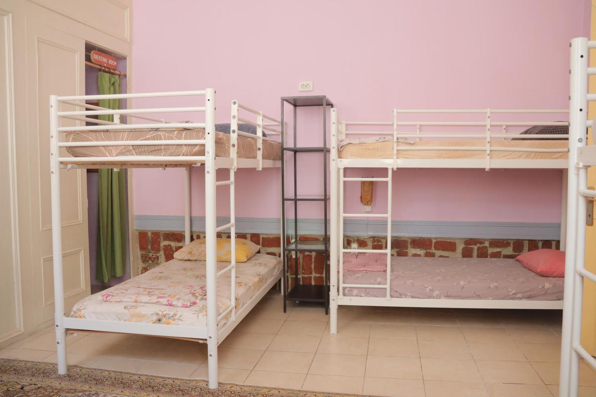 Lotus Garden Hostel Izmir Bagian luar foto
