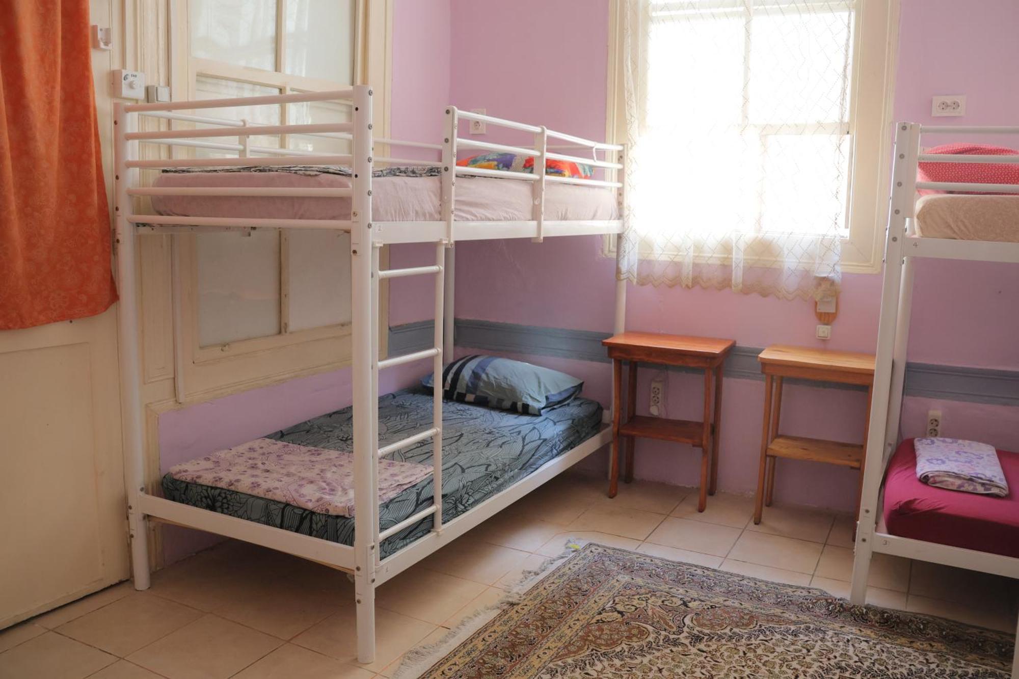 Lotus Garden Hostel Izmir Bagian luar foto