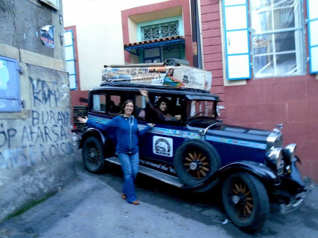 Lotus Garden Hostel Izmir Bagian luar foto