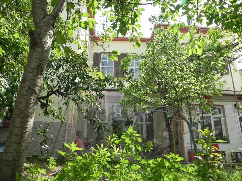 Lotus Garden Hostel Izmir Bagian luar foto